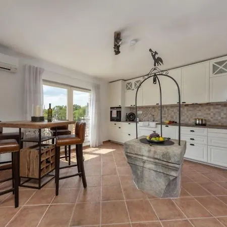 Miry's Hideaway Villa *