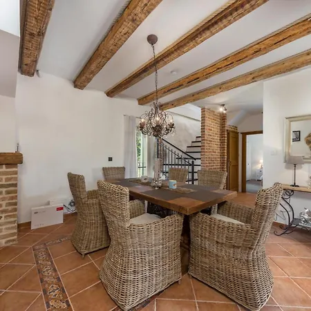 Miry's Hideaway Villa